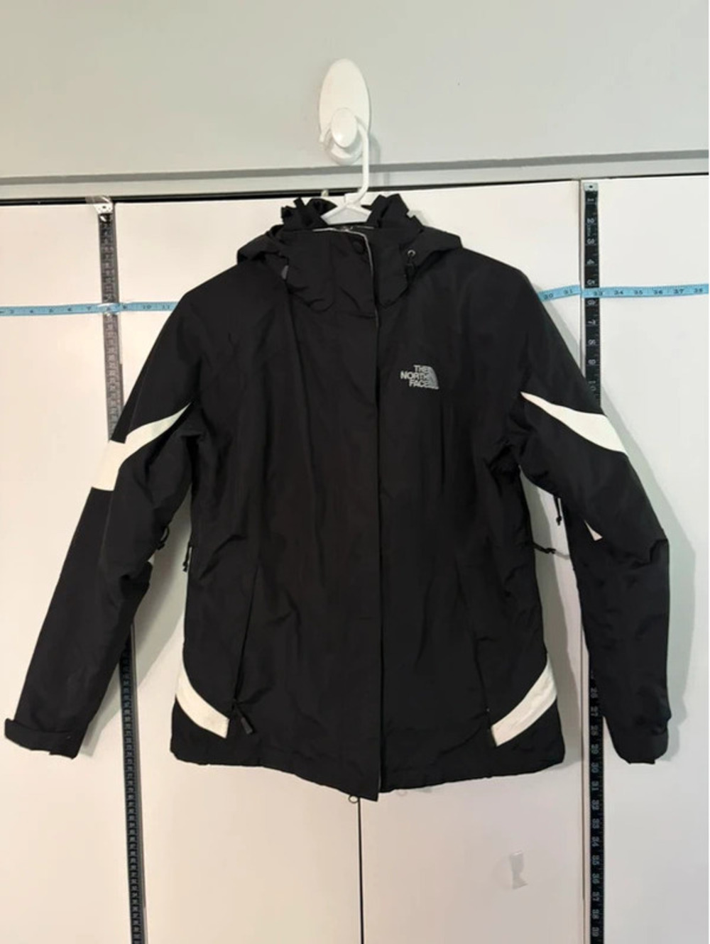 The North Face HyVent Jacket Womens Small Black White Hooded Waterproof Ski Coat